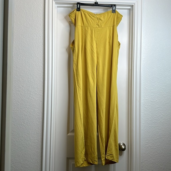 CUPSHE halter jumpsuit with pockets color, yellow size large - Picture 5 of 8